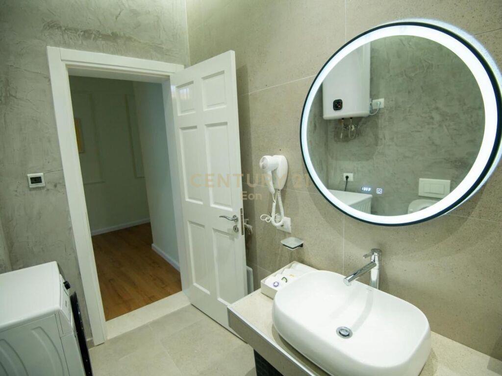 JEPET ME QERA APARTAMEN 2+1 ME POST PARKIMI !