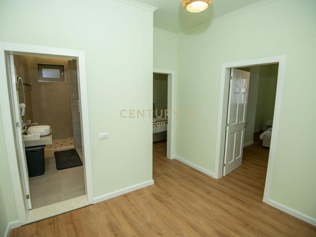 JEPET ME QERA APARTAMEN 2+1 ME POST PARKIMI !