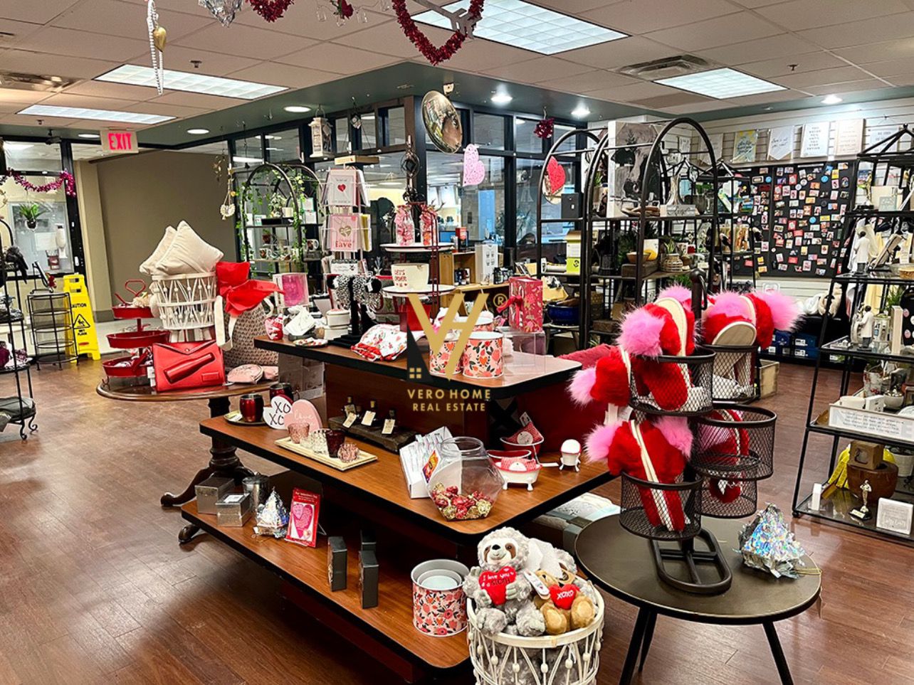 DYQAN 60 M2 ME QERA TE RRUGA E DIBRES 900 EURO