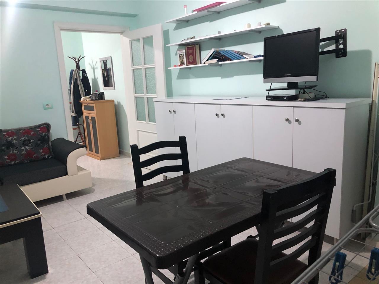 Banese me qera ne plazh, Durres