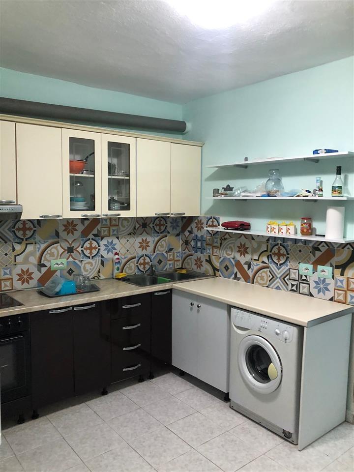 Banese me qera ne plazh, Durres