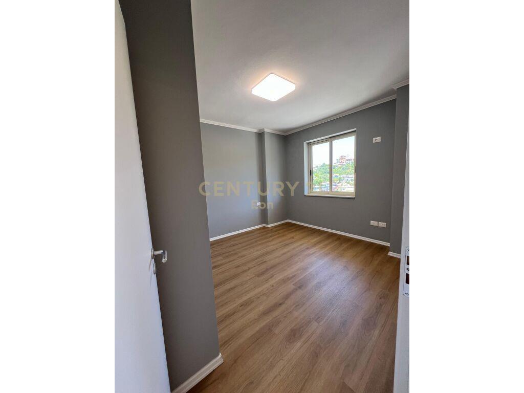 APARTAMENT 2+1 PRANE DETIT NE SHKEMBIN E KAVAJES