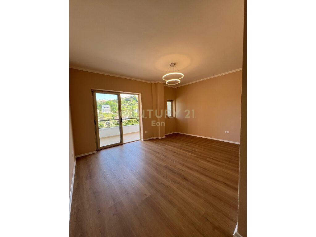 APARTAMENT 2+1 PRANE DETIT NE SHKEMBIN E KAVAJES