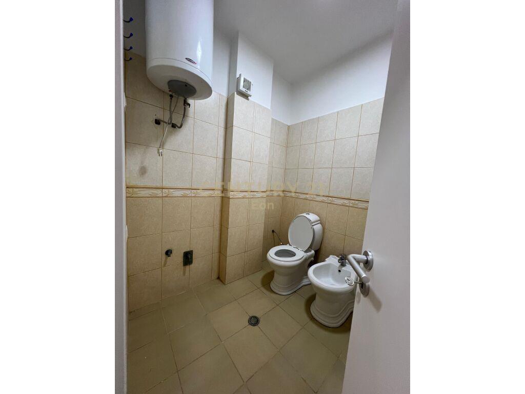 APARTAMENT 2+1 PRANE DETIT NE SHKEMBIN E KAVAJES