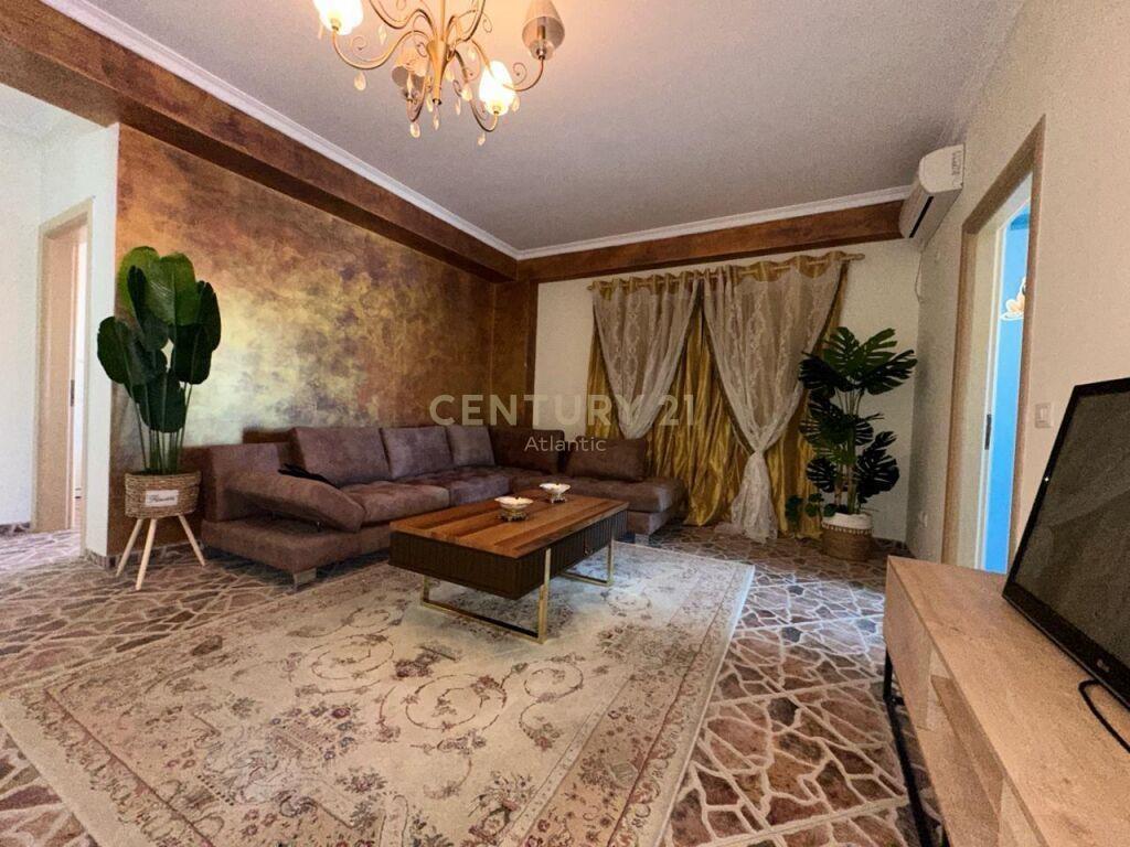 JAPIM ME QERA 3+1+2T NE DURRES-QENDER!