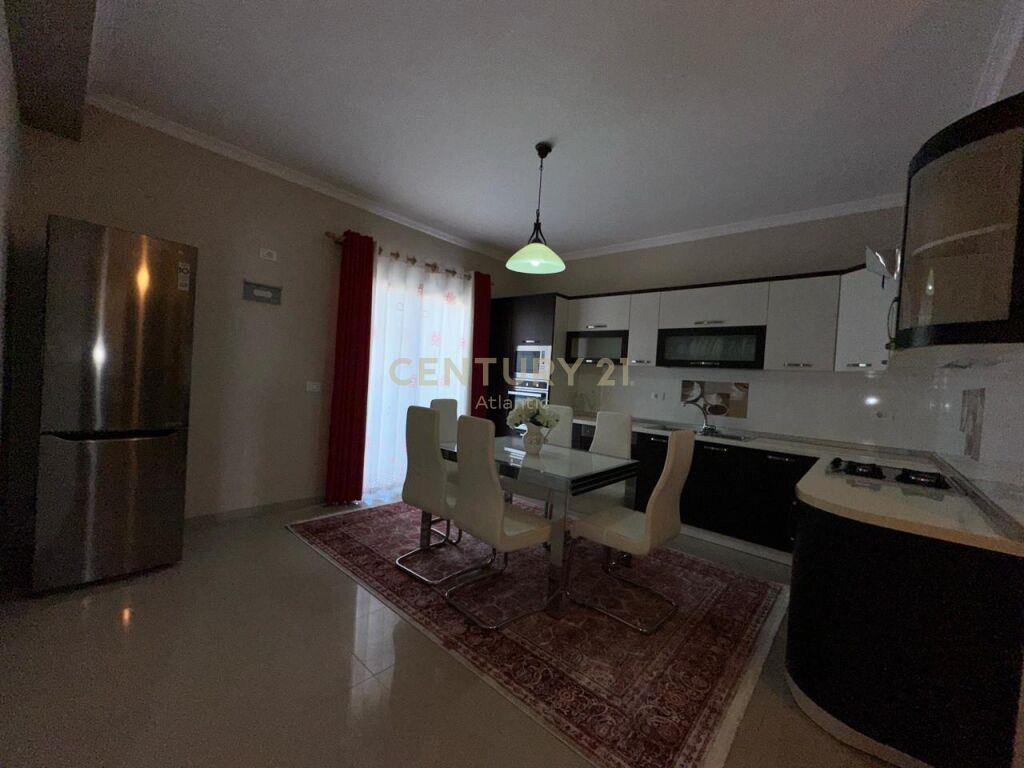 JAPIM ME QERA 3+1+2T NE DURRES-QENDER!