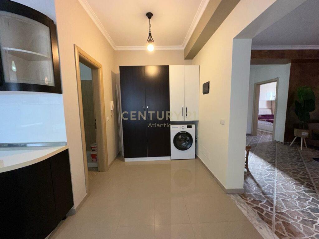 JAPIM ME QERA 3+1+2T NE DURRES-QENDER!