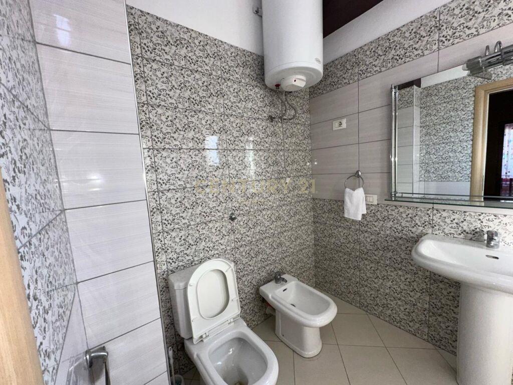 JAPIM ME QERA 3+1+2T NE DURRES-QENDER!