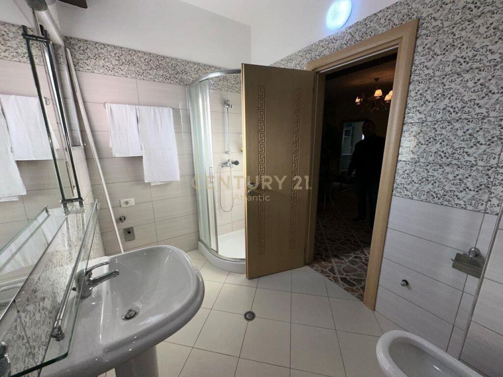 JAPIM ME QERA 3+1+2T NE DURRES-QENDER!