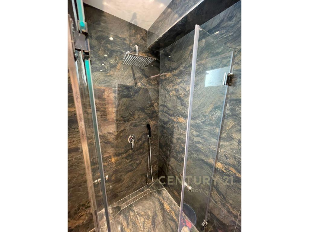 SHITET APARTAMENT 1+1 ME VERANDE TEK SHKEMBI I KAVAJES !!