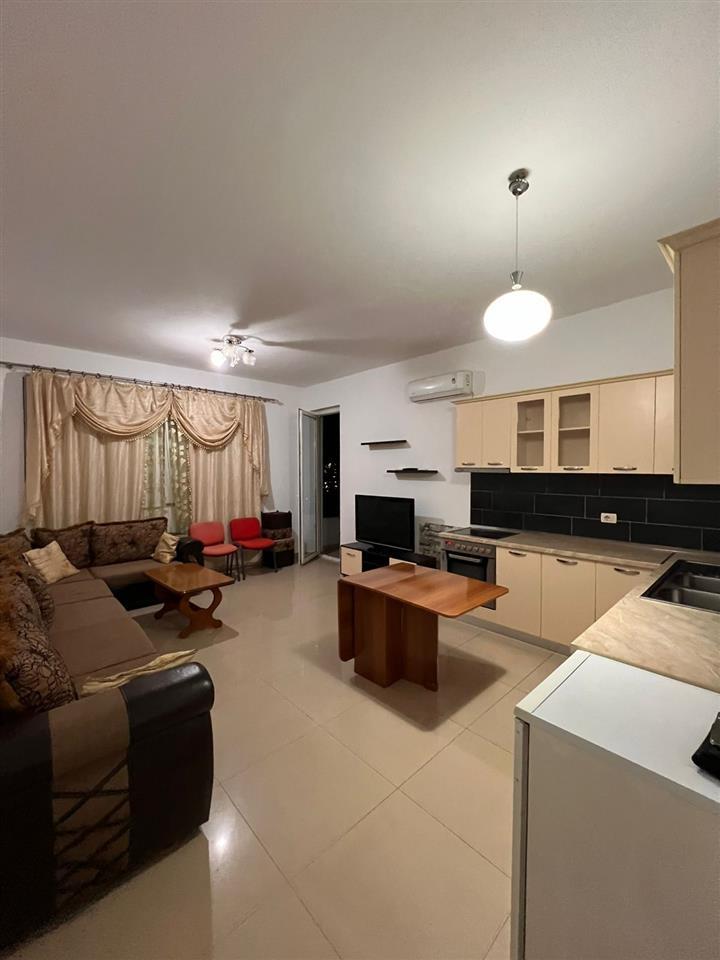 Jepet me qera apartament 2+1 ne zonen e Freskut!
