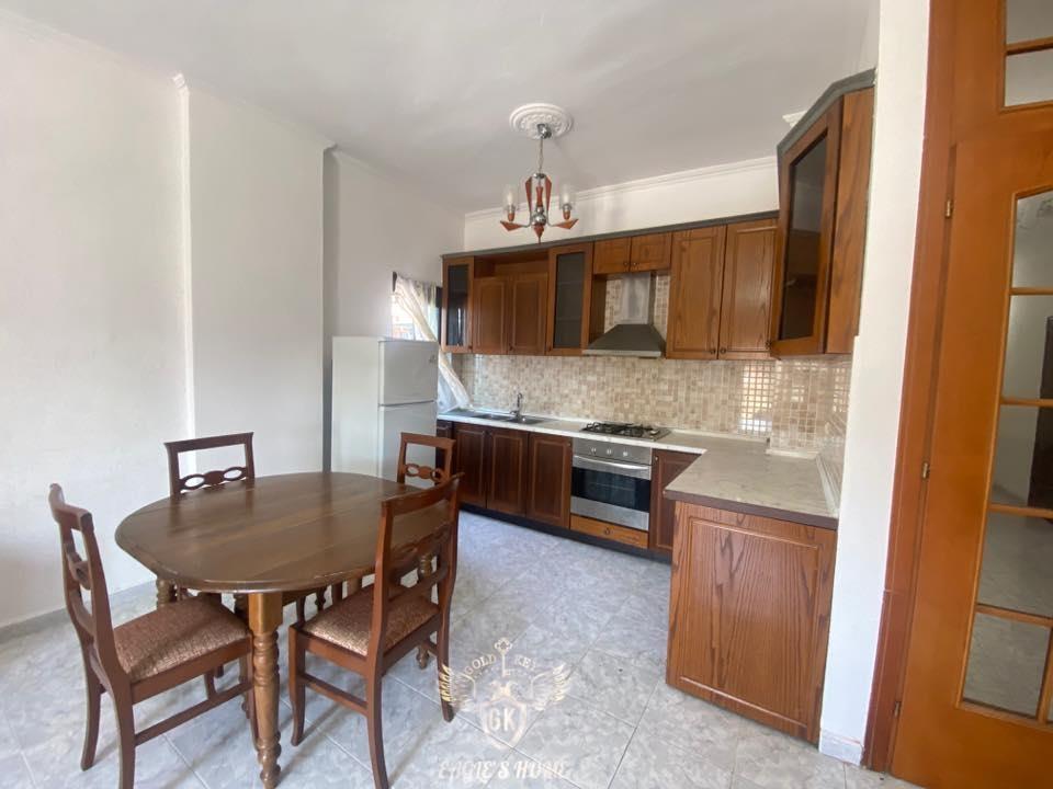 SHITUR/ PER PRONA TE NGJASHME CEL 0692039456