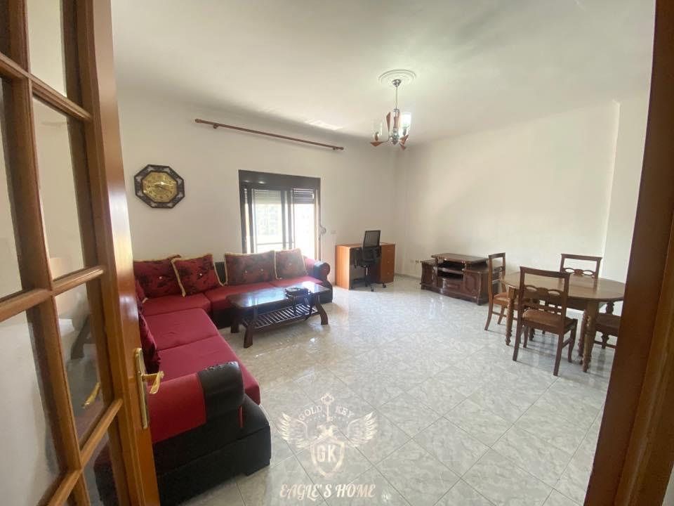 SHITUR/ PER PRONA TE NGJASHME CEL 0692039456