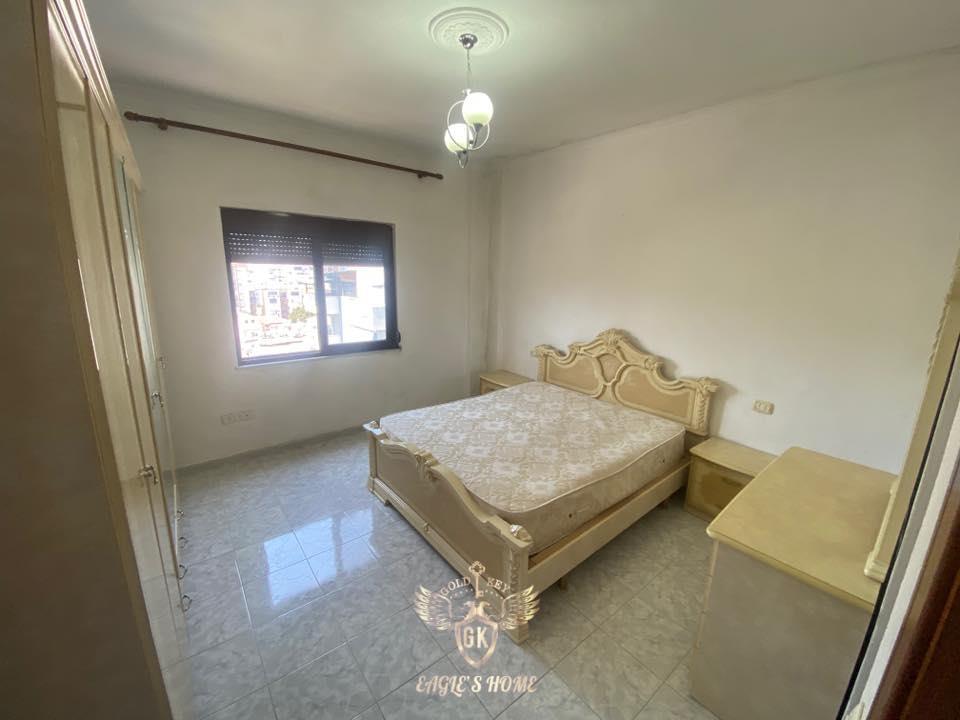 SHITUR/ PER PRONA TE NGJASHME CEL 0692039456