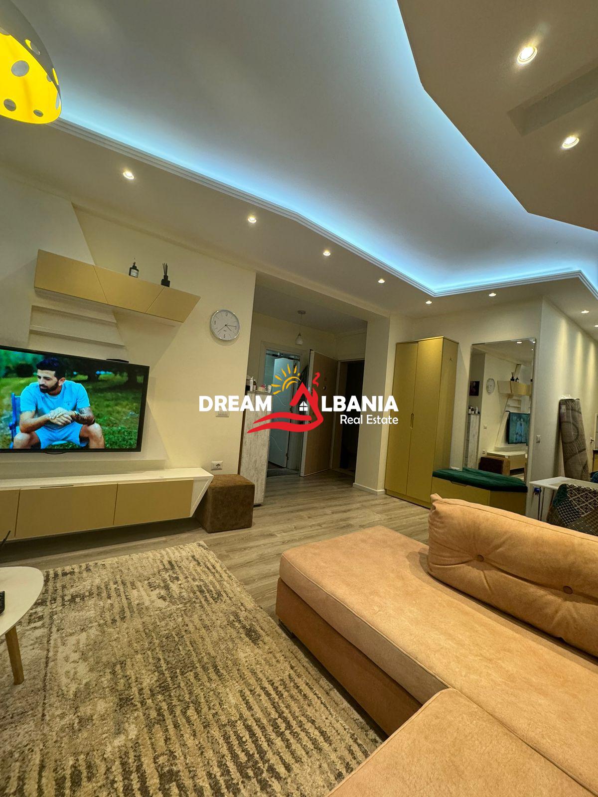 Jepet me qera apartament 1+1 tek Kristal Center