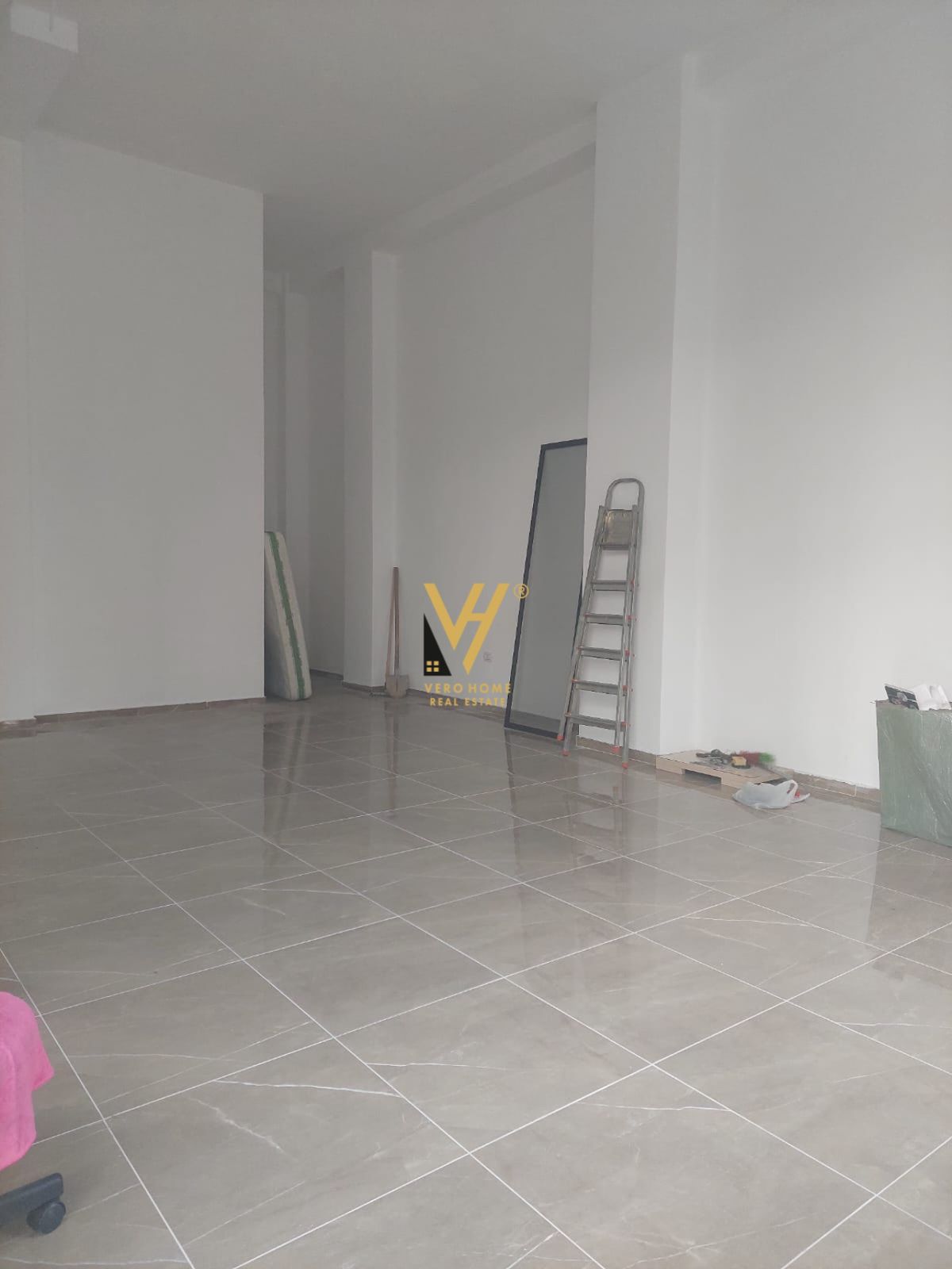 DYQAN 63 M2 TE MEDRESEJA 126.000 EURO