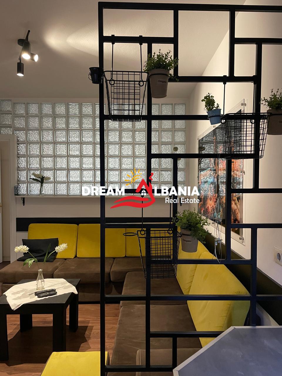 Apartament 1+1 ne shitje ne rrugen e Elbasanit pra