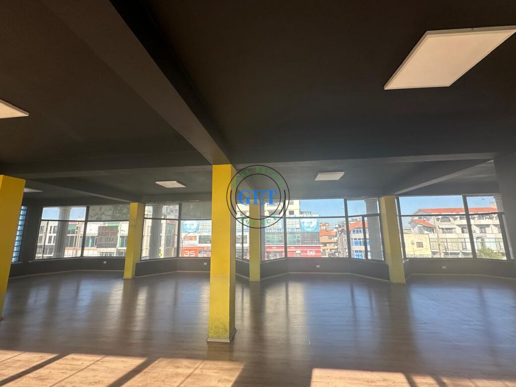 Qira , Ambient Biznesi,Perballe Galaktikut, Durres