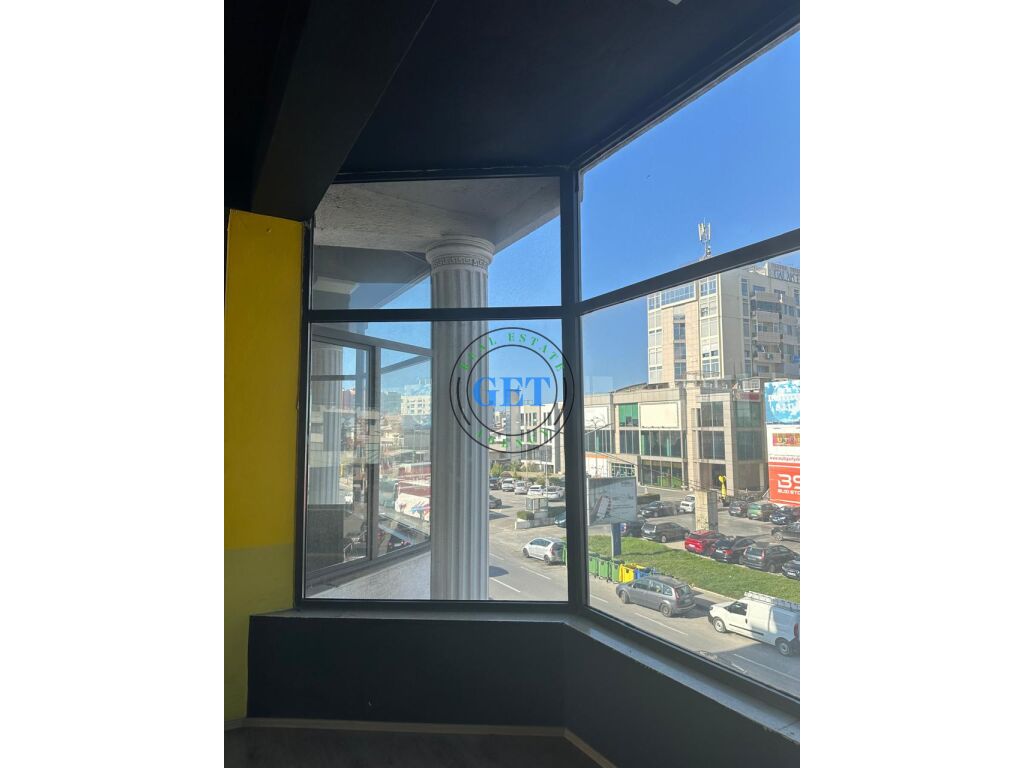 Qira , Ambient Biznesi,Perballe Galaktikut, Durres