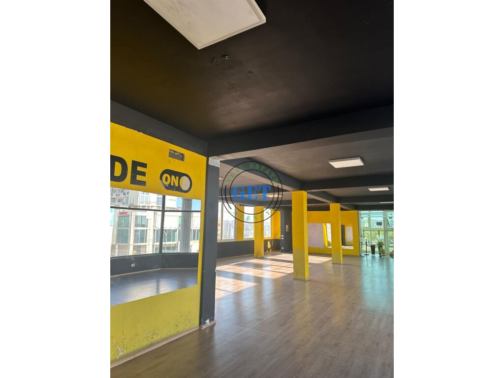 Qira , Ambient Biznesi,Perballe Galaktikut, Durres