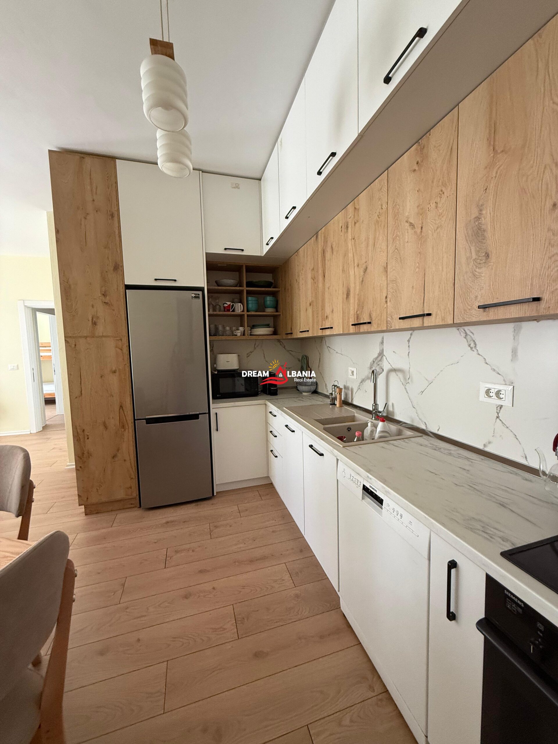 Jepet me qera apartament 2+1+2 ne rrugen Naim Fras