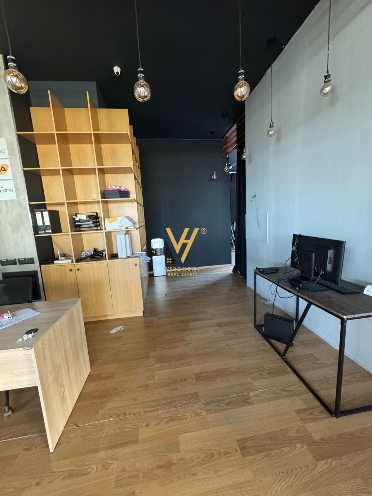 ZYRE 250 M2 ME QERA TE KODRA E DIELLIT 1.000 EURO