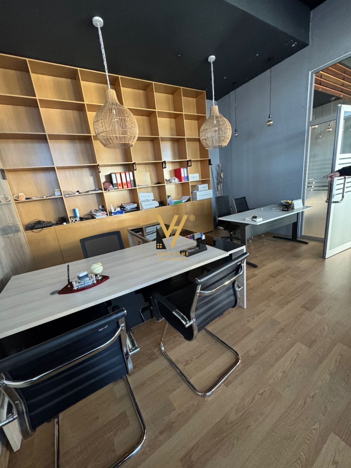 ZYRE 250 M2 ME QERA TE KODRA E DIELLIT 1.000 EURO