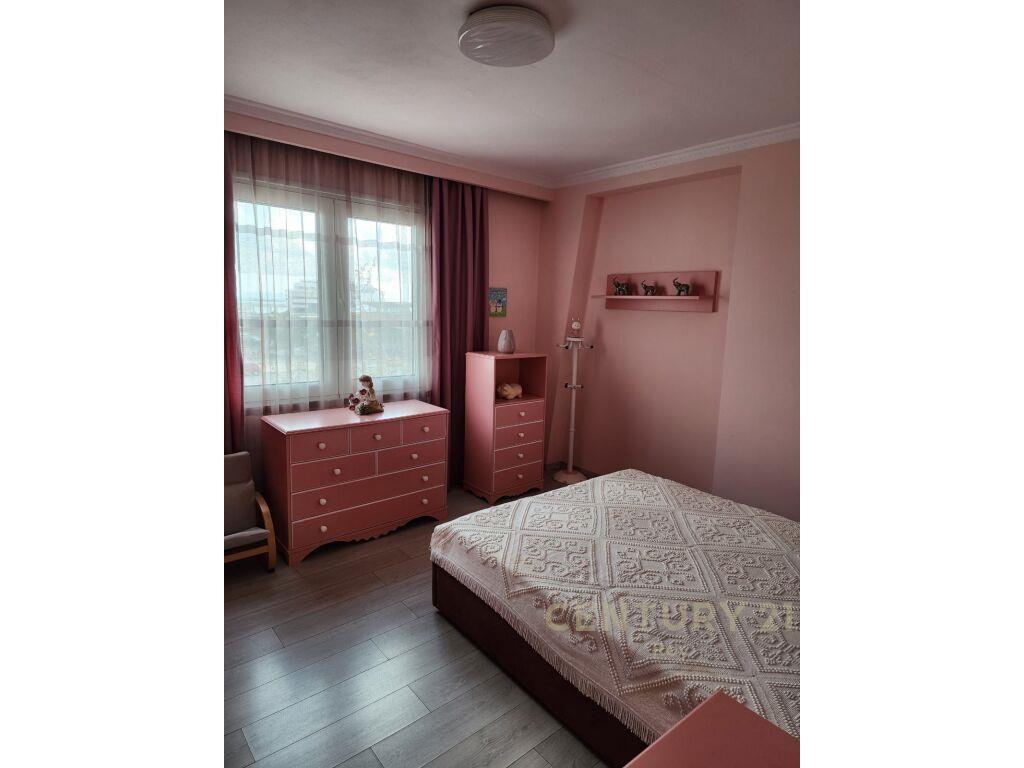 Jepet me Qira Super Apartament me pamje deti 2+1+2 me post p