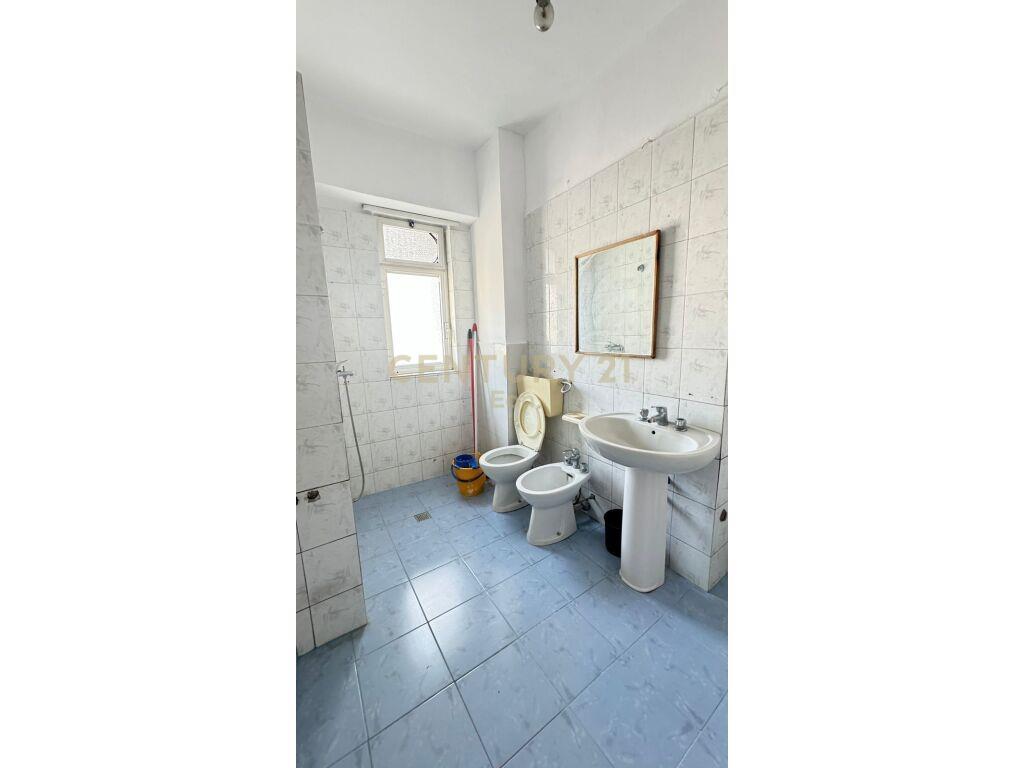 JEPET ME QIRA APARTAMENT 1+1, PRANE QENDRES TREGTARE FLAG SH