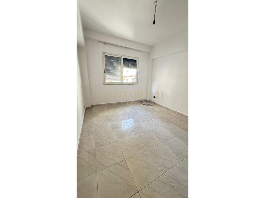 JEPET ME QIRA APARTAMENT 1+1, PRANE QENDRES TREGTARE FLAG SH