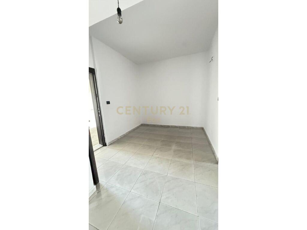 JEPET ME QIRA APARTAMENT 1+1, PRANE QENDRES TREGTARE FLAG SH