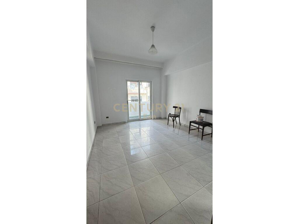 JEPET ME QIRA APARTAMENT 1+1, PRANE QENDRES TREGTARE FLAG SH