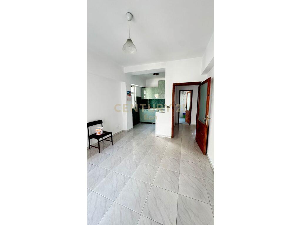 JEPET ME QIRA APARTAMENT 1+1, PRANE QENDRES TREGTARE FLAG SH