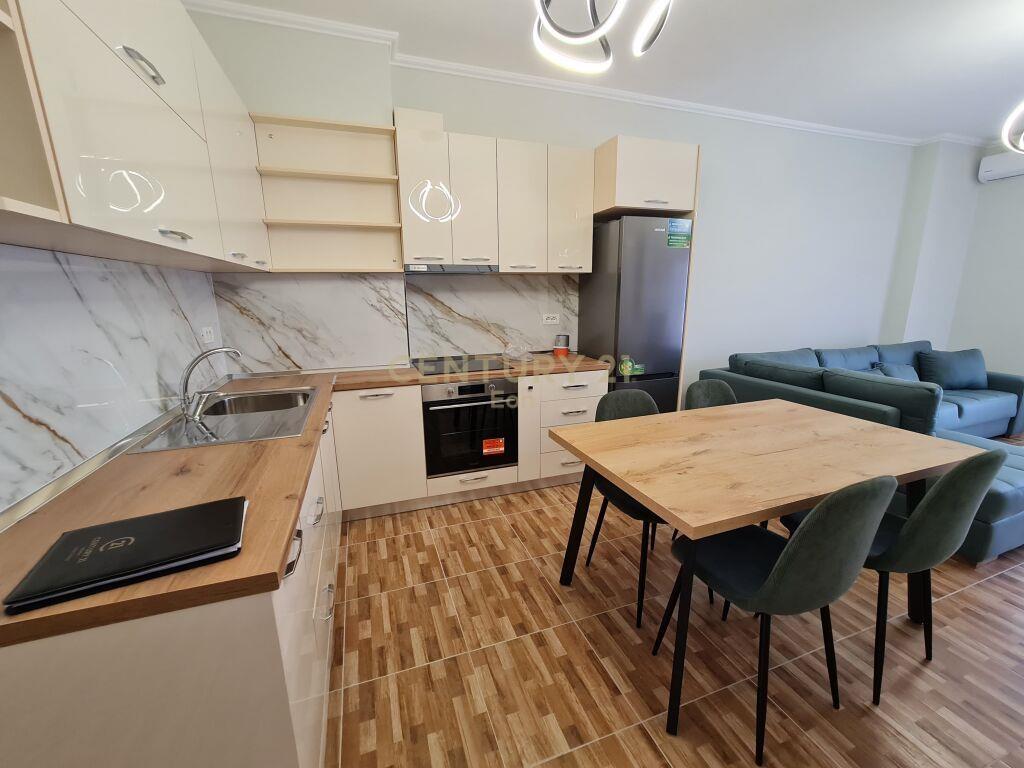 JEPET ME QIRA APARTAMENT 2+1+2 NE DURRES!