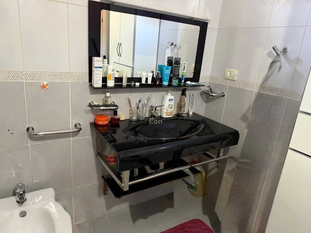 SHITET VILE PRIVATE NE QENDER TE DURRESIT!