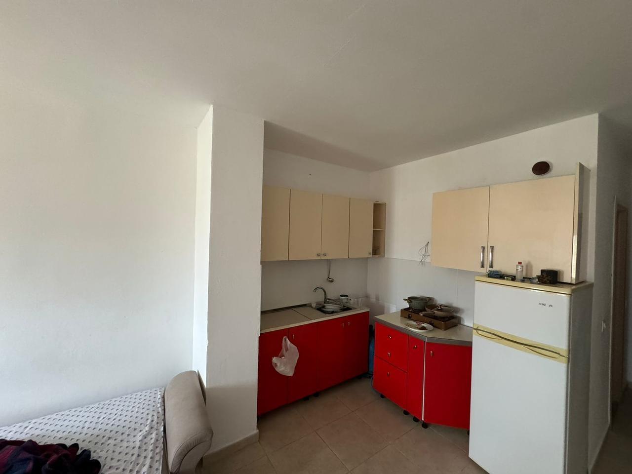 Shitet Apartament 1+1 Stadiumi