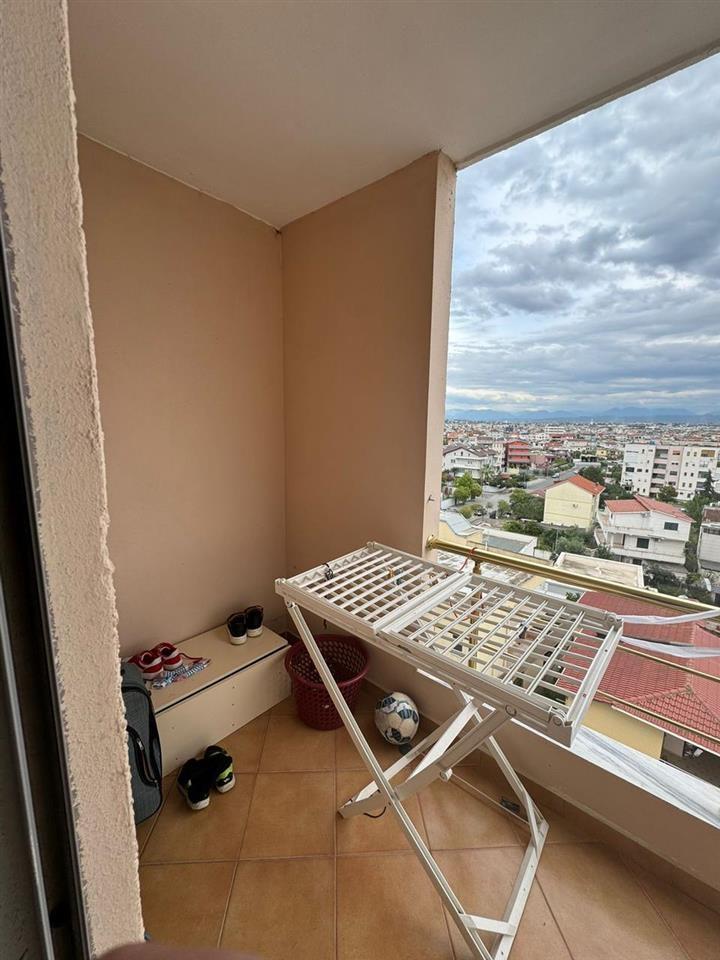 Shitet Apartament 1+1 Stadiumi