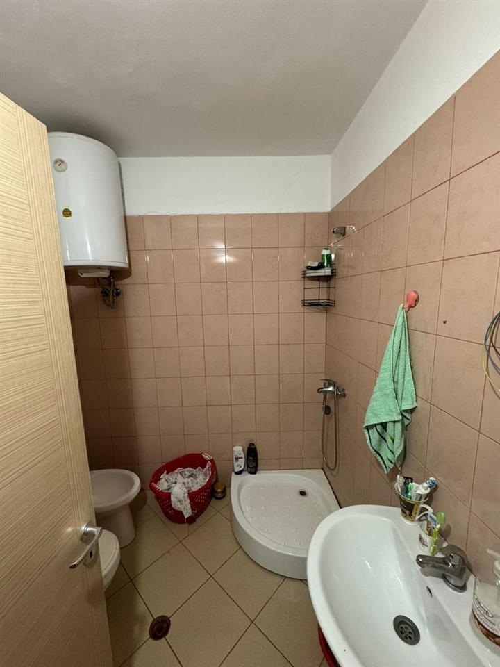 Shitet Apartament 1+1 Stadiumi