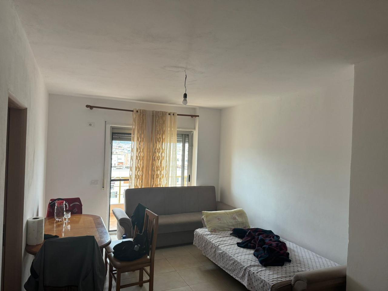 Shitet Apartament 1+1 Stadiumi