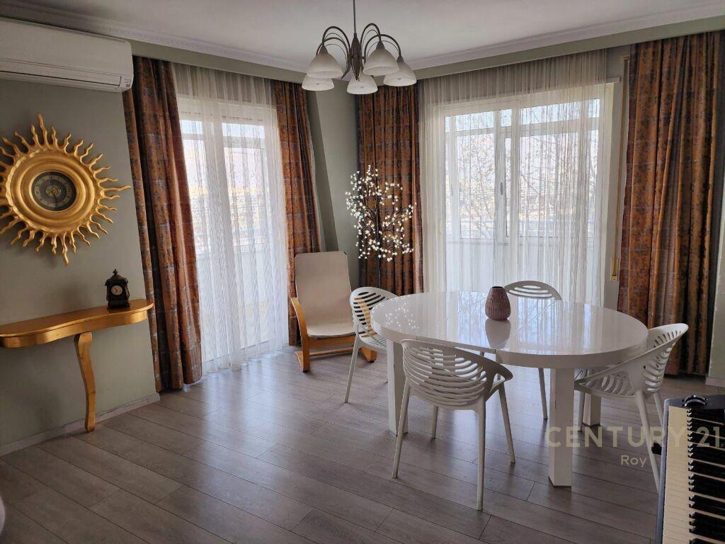 Jepet me Qira Super Apartament me pamje deti 2+1+2 me post p