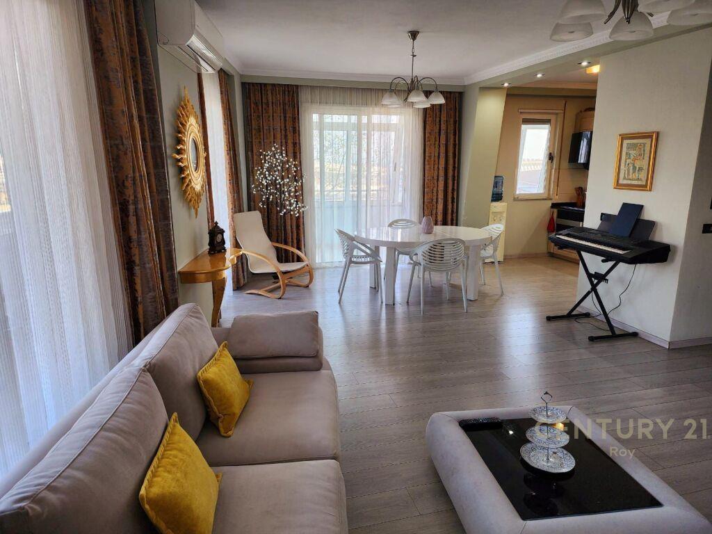 Jepet me Qira Super Apartament me pamje deti 2+1+2 me post p