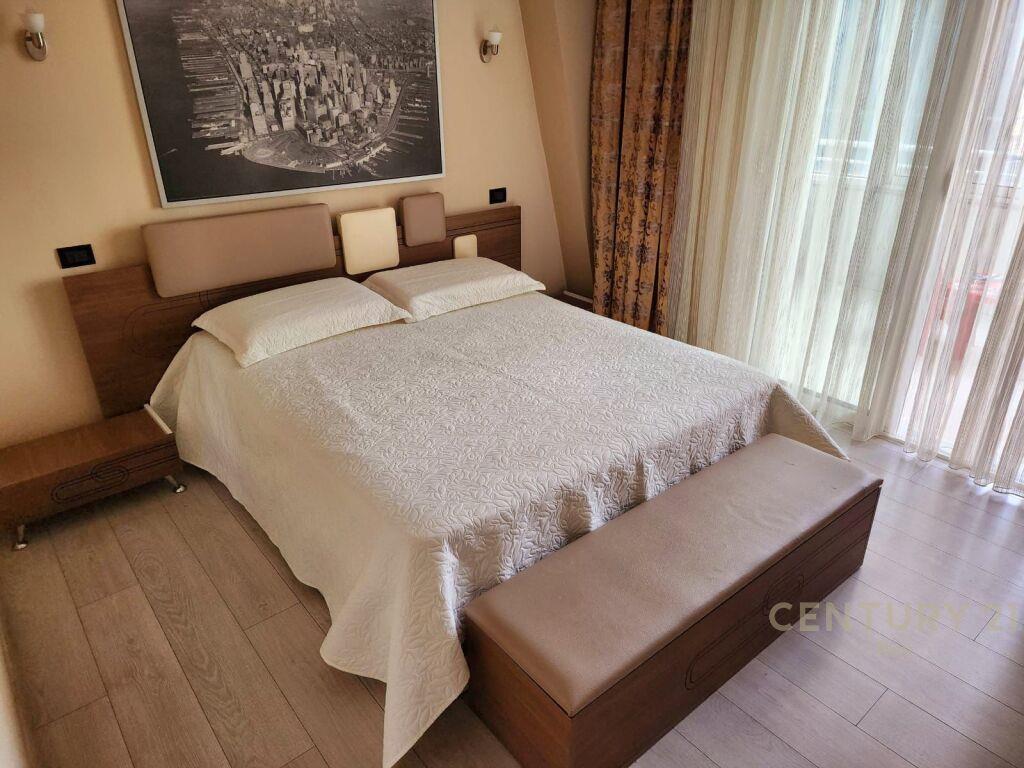 Jepet me Qira Super Apartament me pamje deti 2+1+2 me post p