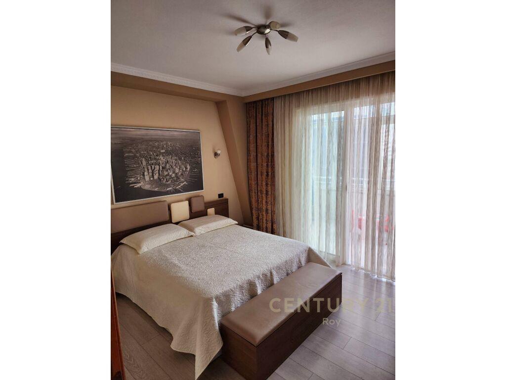 Jepet me Qira Super Apartament me pamje deti 2+1+2 me post p