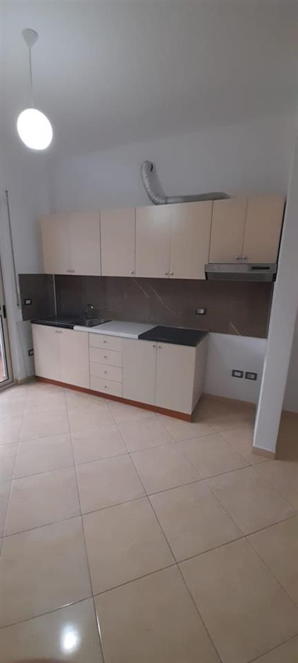 Shitet Apartament+dyqan| Eftali Koci