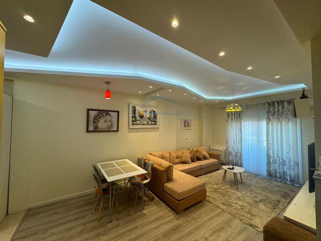 Qera, Apartament 1+1+ Post Parkimi ,Komuna e Parisit ,Tiranë