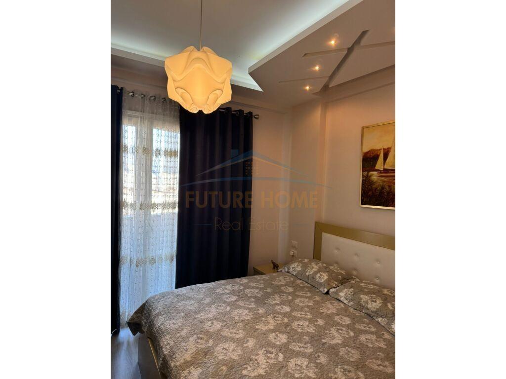 Qera, Apartament 1+1+ Post Parkimi ,Komuna e Parisit ,Tiranë