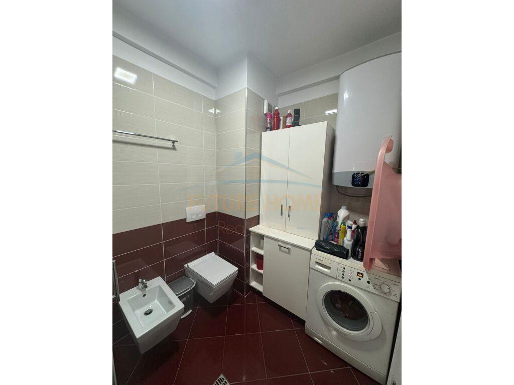 Qera, Apartament 1+1+ Post Parkimi ,Komuna e Parisit ,Tiranë