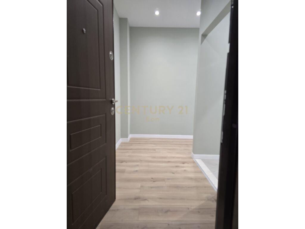 SHITET APARTAMENT 2+1 ME VERAND NE DURRES!