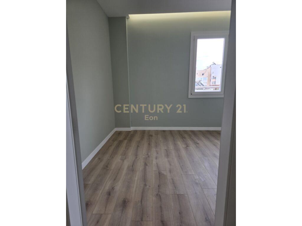 SHITET APARTAMENT 2+1 ME VERAND NE DURRES!