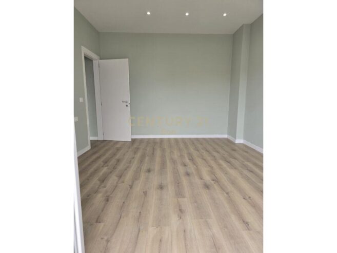 SHITET APARTAMENT 2+1 ME VERAND NE DURRES!